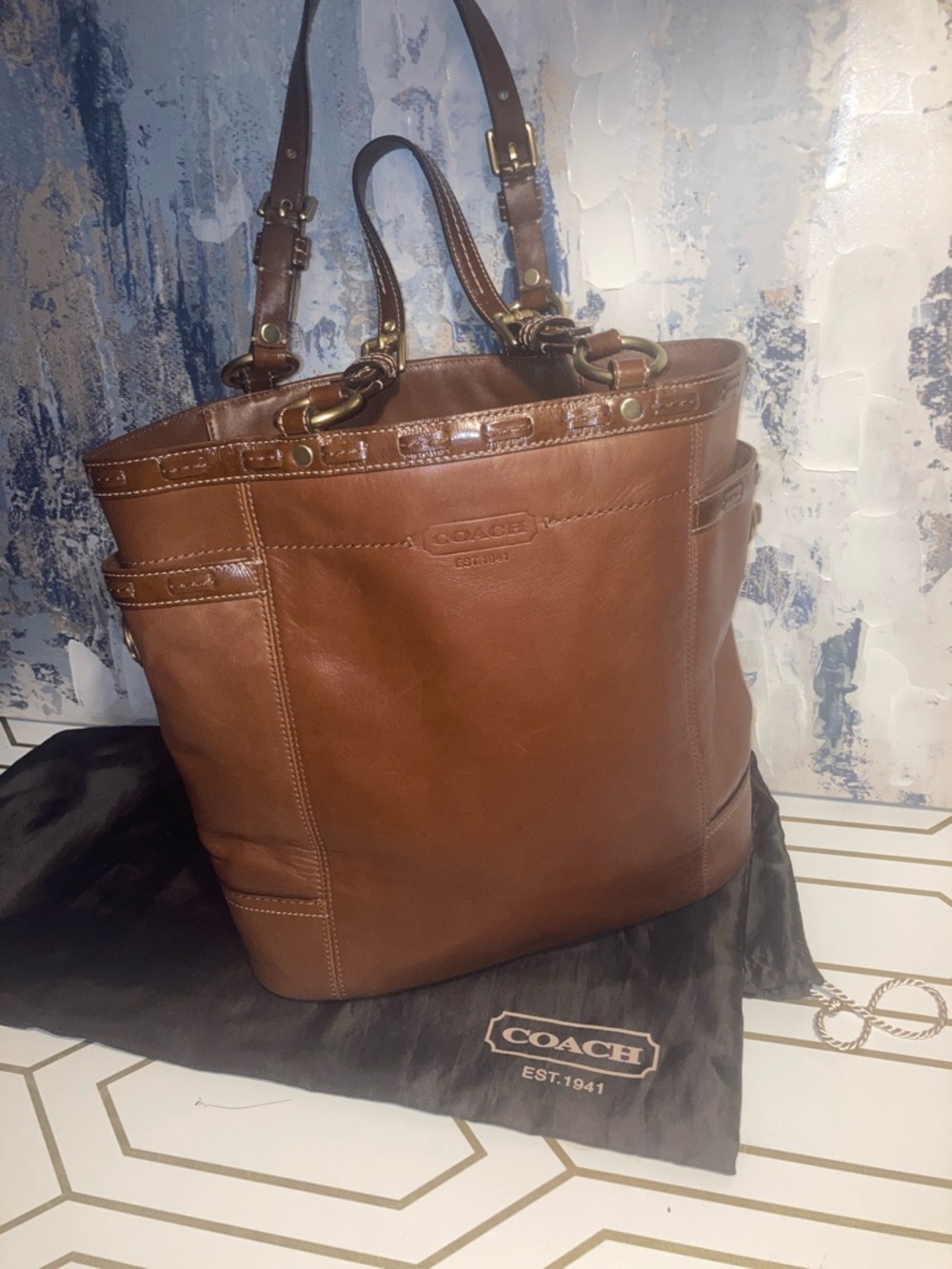 Vintage 2007 Coach Gallery Laced Leather North South   Cognac Tall Tote w/Brass